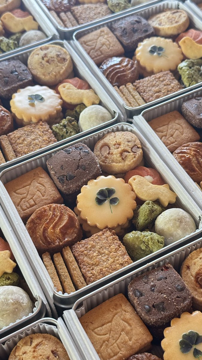 ramunesable's tweet photo. 明日6/1(月)20:00～はオンライン販売があります！
久々の平日の販売です🍪
新しいよつばのクッキー缶や各種詰め合わせ、レモンケーキやクッキー、スコーンなどの単品おやつ、いろいろありますのでどうぞよろしくお願いいたします🍀︎🍋🍪
https://t.co/xlOoQ3e6W0 https://t.co/uQR95scalP