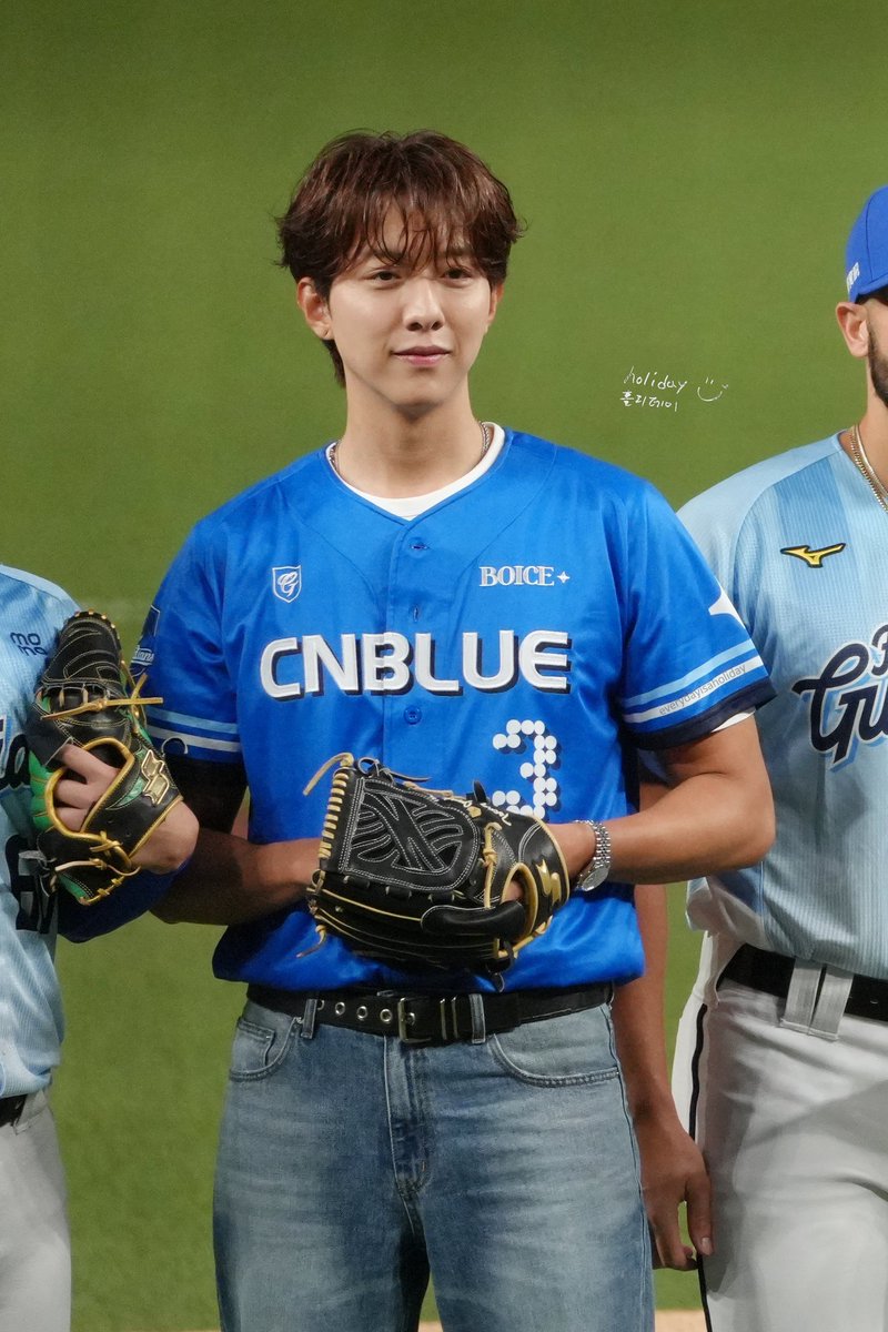tse_holiday's tweet photo. 2026.05.31 G !POP 音樂節
#CNBLUE #씨엔블루 #GPOP流行音樂節 #LEEJUNGSHIN #FubonGuardians #富邦悍將 #BluePower #이정신 https://t.co/F6F1yXp2cy