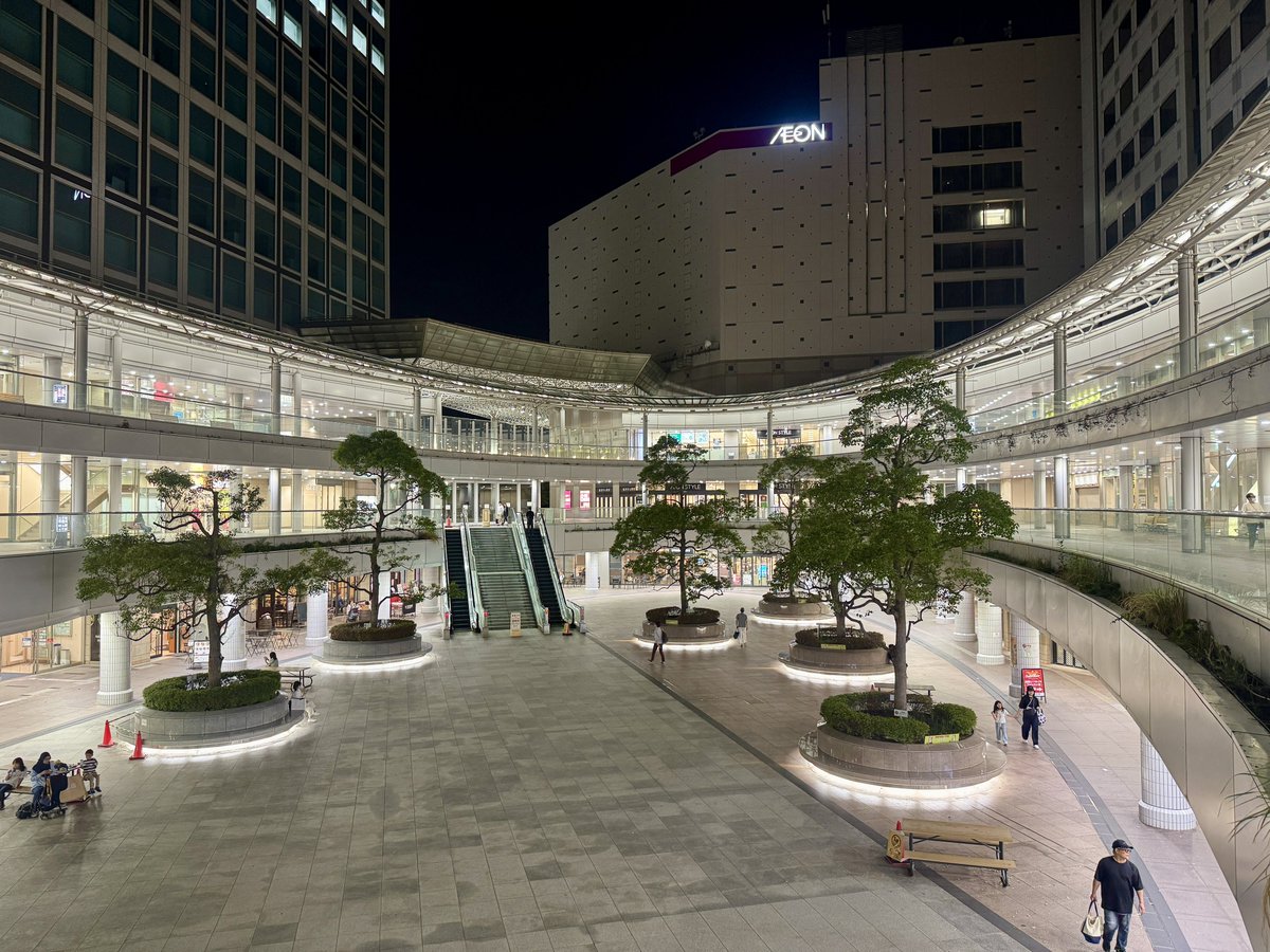Exp_yueh's tweet photo. 渋谷からわずか15分で品川シーサイド到着。かつて学生時代を過ごした鮫洲の地だけど、当時はりんかい線のりの字もなく、駅のある場所もJTの工場跡地だったしなあ。 https://t.co/D8I5shN8Om