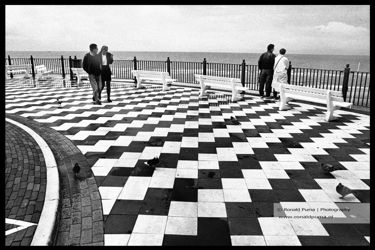 RonaldPumaPhoto's tweet photo. #Archief (1990). #Zandvoort #Netherlands. (Online #foto #expositie https://t.co/Fck9HhXNPm). #StreetPhotography #fotografie #straatfotografie #photography #kunst #cultuur. Photos from real life. 100% #photoshop free! NO #prompt #AI #KI #OpenAI #Midjourney #ChatGPT #Grok #Gemini. https://t.co/zZlIFO8ZvH