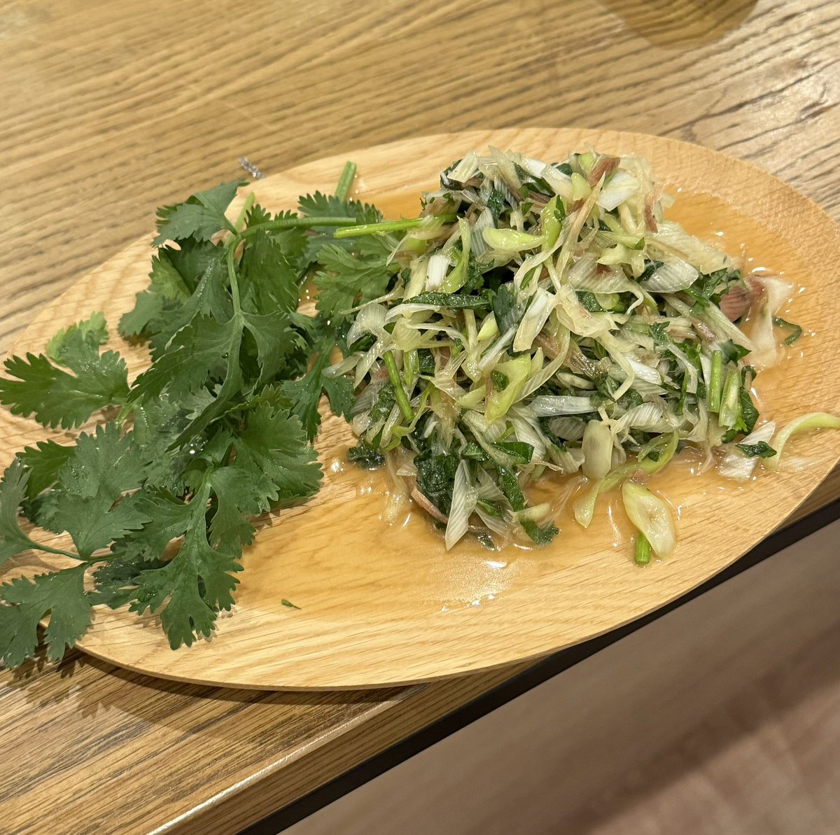 melonsodanigate's tweet photo. ねぎ、大葉、茗荷、パクチーだけのサラダつまんでる https://t.co/i1MV8fTPOn