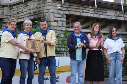 ik0itz's tweet photo. Kirikiño ikastolak hartu du aurten #Ibilaldia. Euskararen alde Bilbon eragiten segitzeko eta auzolanean bestelako hezkuntza eredu bat eraikitzen jarraitzeko jaia da gaurkoa.

Egun ederra pasa!

#hirikiribilibil https://t.co/Nkuyvkps8I
