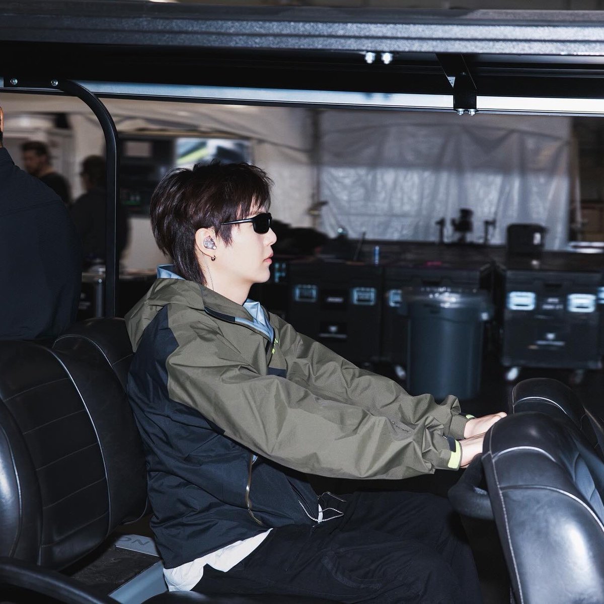 camlovesyoongi's tweet photo. side view                                front view https://t.co/apa5r0zIs3