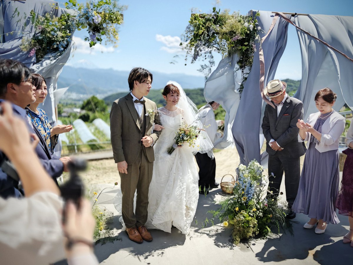 tobalog's tweet photo. 高澤けーすけの結婚式！
甲州のワイナリーでめっちゃおしゃれ＆アットホームな感じで良かった！

写真はぜんぶXiaomi 17 Ultraで撮影 https://t.co/LyF9T5j7B4