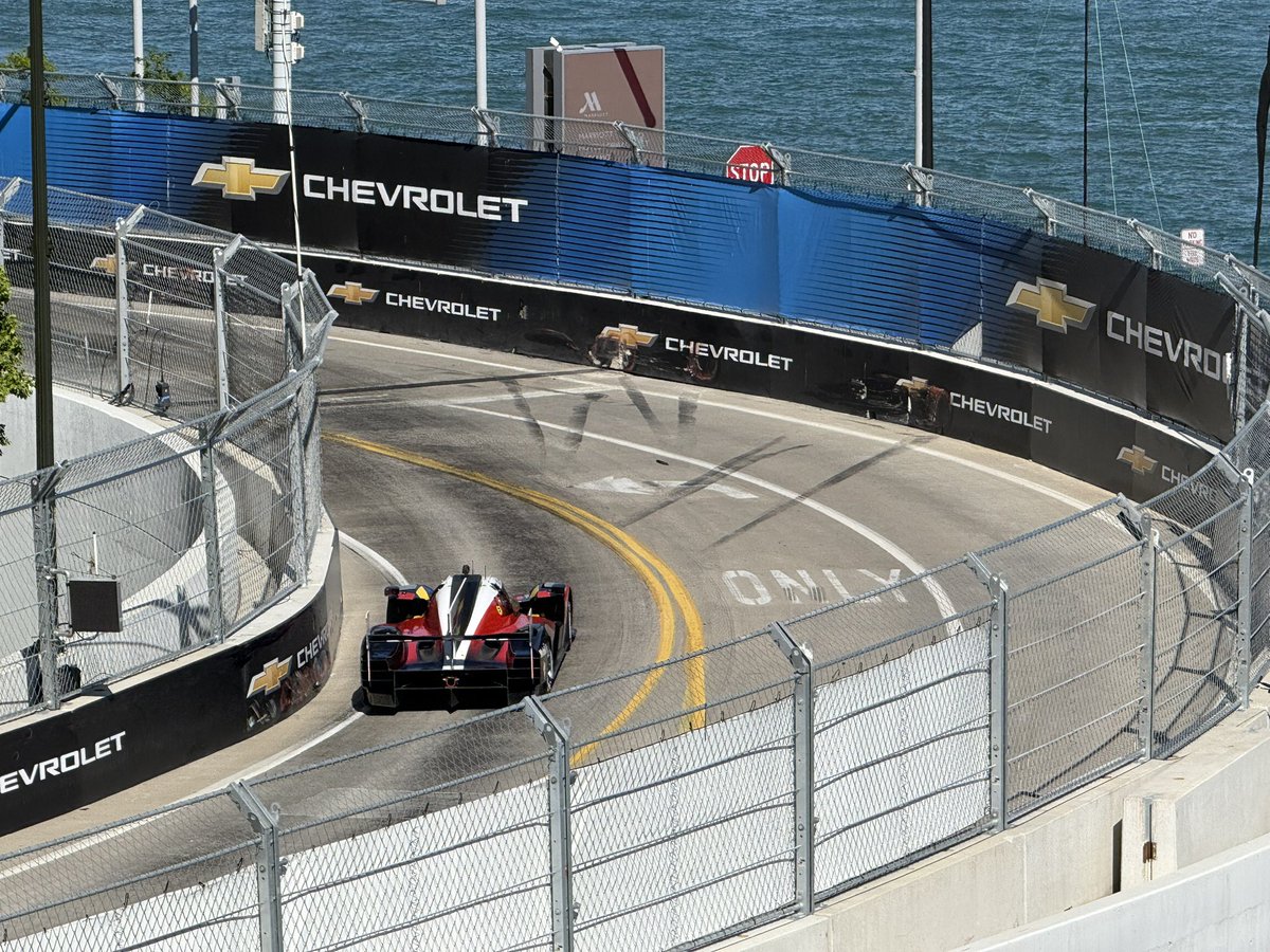 6odesigns's tweet photo. @JaitkenRacer @earlbamber @CadillacVSeries @AX_Racing Awesome race out there ❤️🔥 https://t.co/iJuD18U1FF