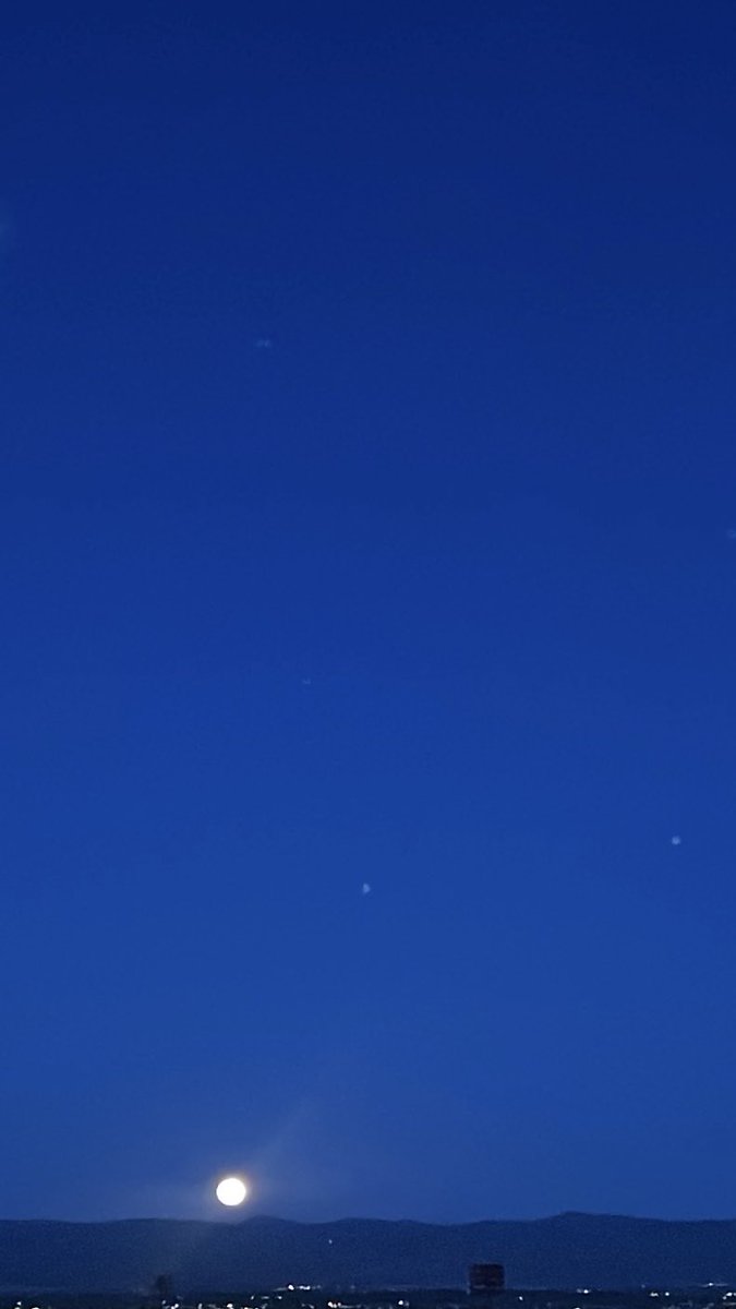 elementrill's tweet photo. woke up &amp; affirmed until the moon set https://t.co/v8QrrWaAcP