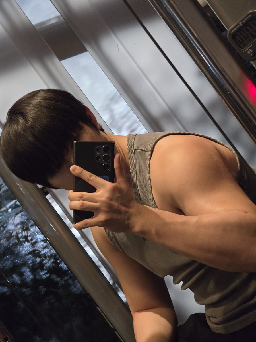 leedoeus's tweet photo. 260531 8:06 pm jst 🐥💬

ugh im tired https://t.co/BYEKeZgSDO