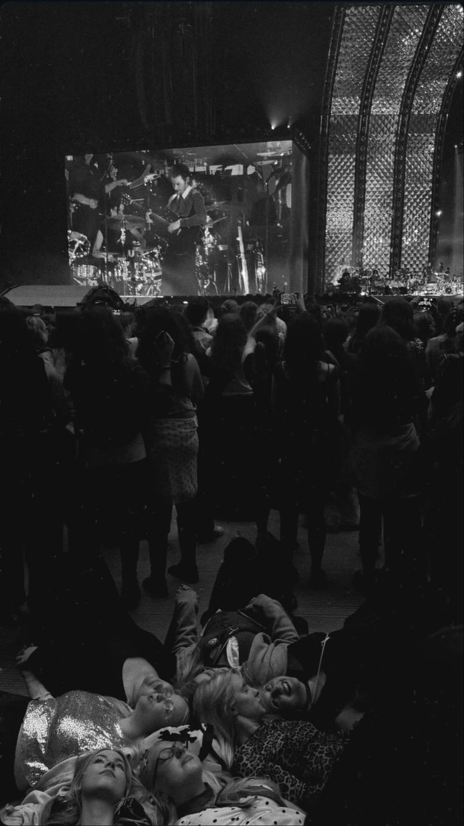 superpayno's tweet photo. I fear we’ve already taken the sweetest picture this tour, how are we supposed to top this https://t.co/YFhIIsyq9o