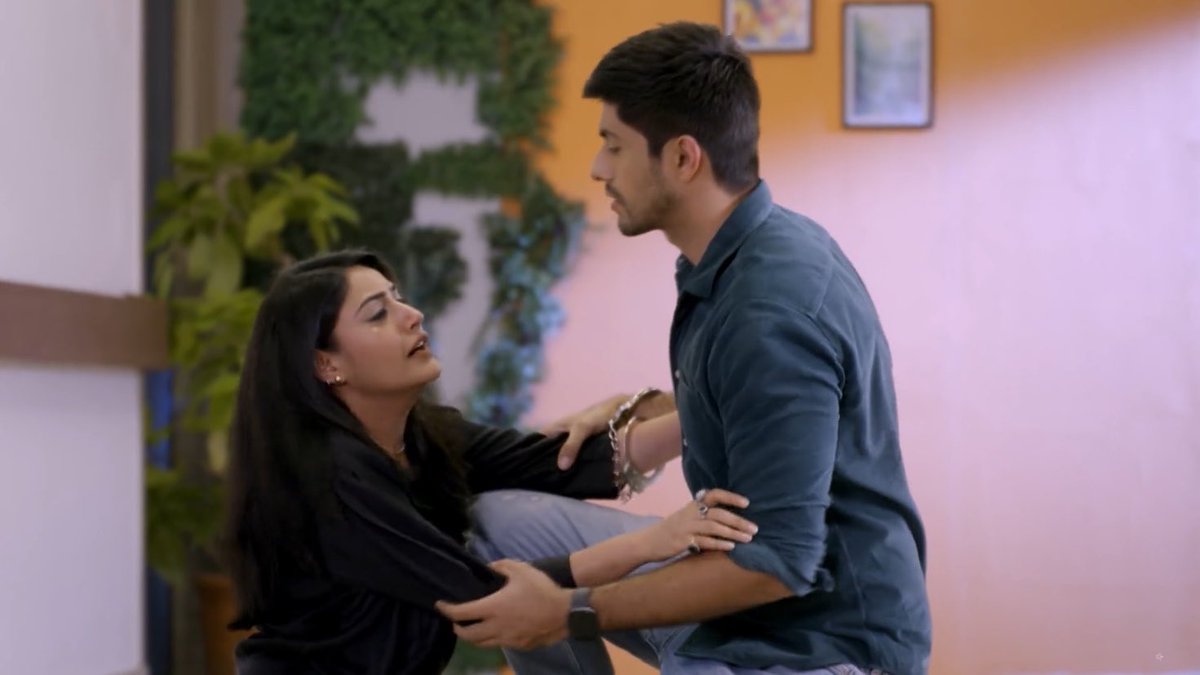 klaroliner123's tweet photo. They served angst so well! I need more of them!!🔥🔥
And Namit is so much better than Bollywood actors. Why don’t he come in more shows 😭😭😭
#SidIsha https://t.co/vhsrprgVpt