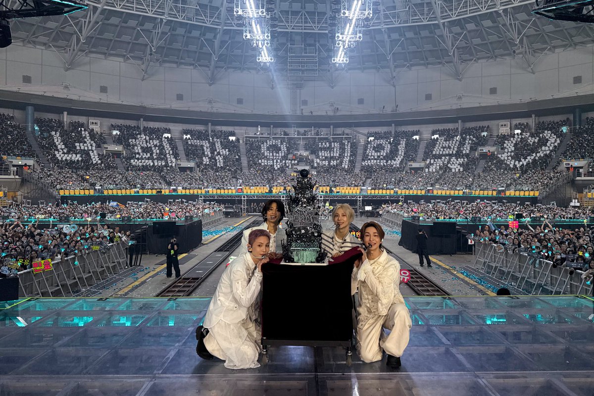 SHINee tweet media