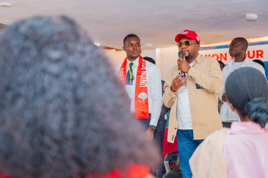 BenNazerSe's tweet photo. Sous l’impulsion de l'interfédéral @ChristianMasud_, le Président de la Jeunesse Ville de Kolwezi, @joe_mujinga, a mobilisé de nombreux jeunes pour leur présenter la vision et les idéaux de l’UNC.

L’UNC-LUALABA continue de se distinguer par son engagement de proximité💪🇨🇩✨ https://t.co/JMur5nw6Mc
