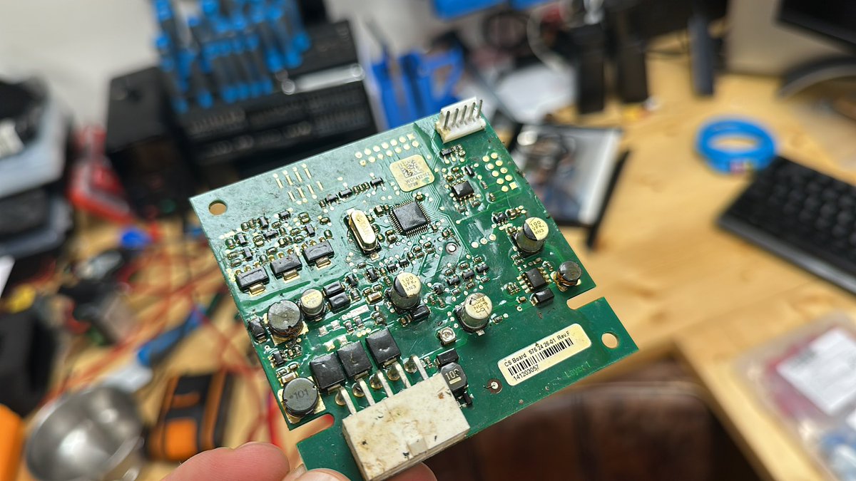 robin7331's tweet photo. What’s the best strat to remove such hard and glossy conformal coating ? https://t.co/N4sndwVWBn