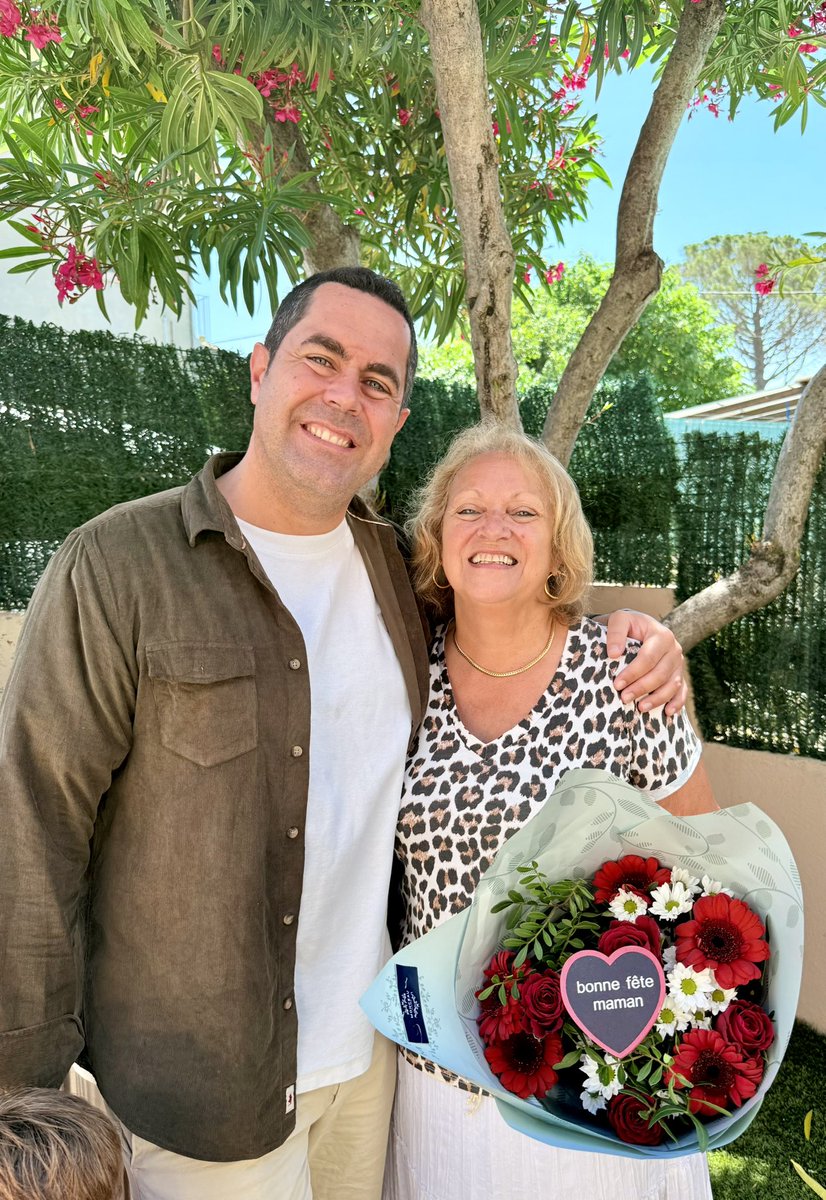 LioneldeCala's tweet photo. Bonne fête à toutes les mamans et tout particulièrement à la mienne Joëlle 🥰 ❤️ https://t.co/F7ZV1mbS0o