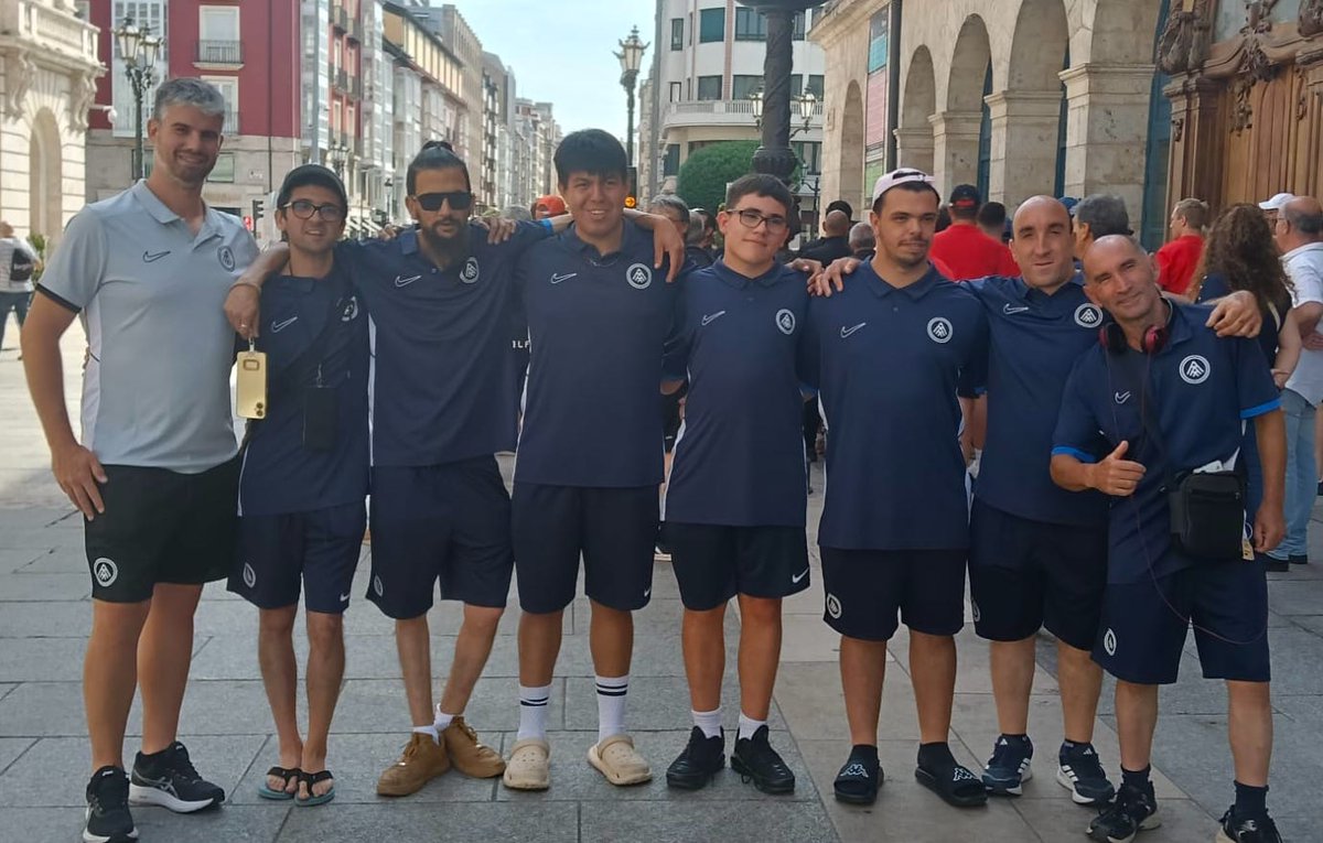 atletic_lleida's tweet photo. 💙 Orgull Genuine!

L’Atlètic Lleida Genuine ha aportat 7 jugadors a l’Andorra, club amb qui col·laborem, per disputar la 3a fase de LaLiga Genuine, celebrada aquest cap de setmana a Burgos.

Una nova experiència plena de futbol, convivència i valors, que ens fa sentir molt orgullosos del nostre projecte i dels nostres jugadors.

👏 Enhorabona a tots per la vostra participació!

La pròxima i última fase es disputarà els dies 19 i 20 de juny a Madrid.
