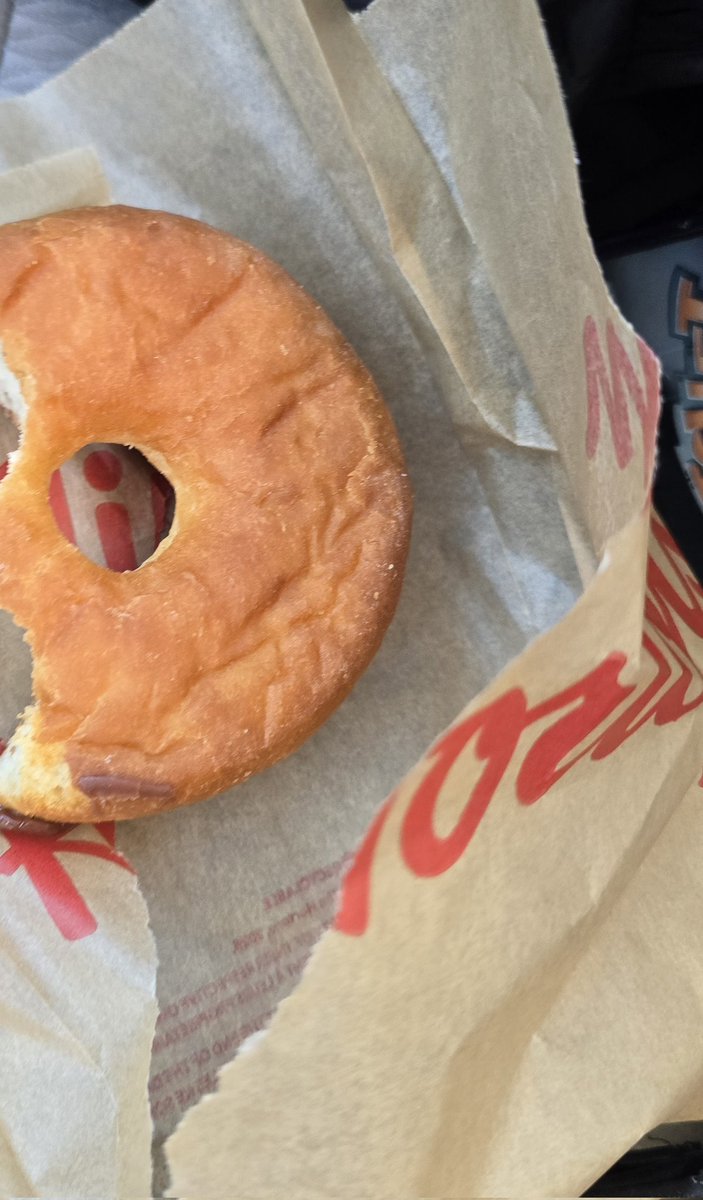 DavidParRadio's tweet photo. Hey @TimHortons your Uptown Waterloo sold me this stale donut. What gives? https://t.co/0qq7WfzVi1
