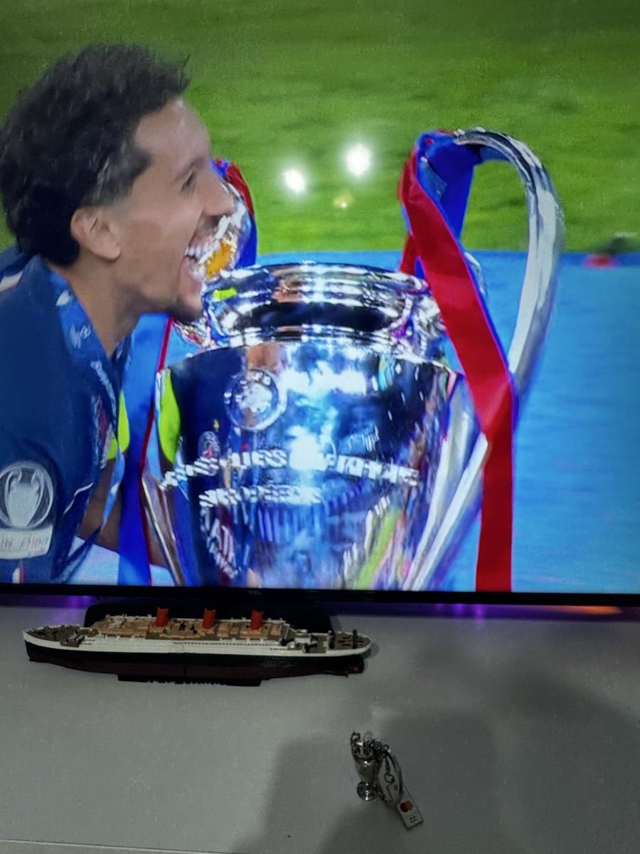 uumuter's tweet photo. @heristedigiolan Uefa kupa anahtarlığım babasına kavuştu https://t.co/PB1JolfIKs