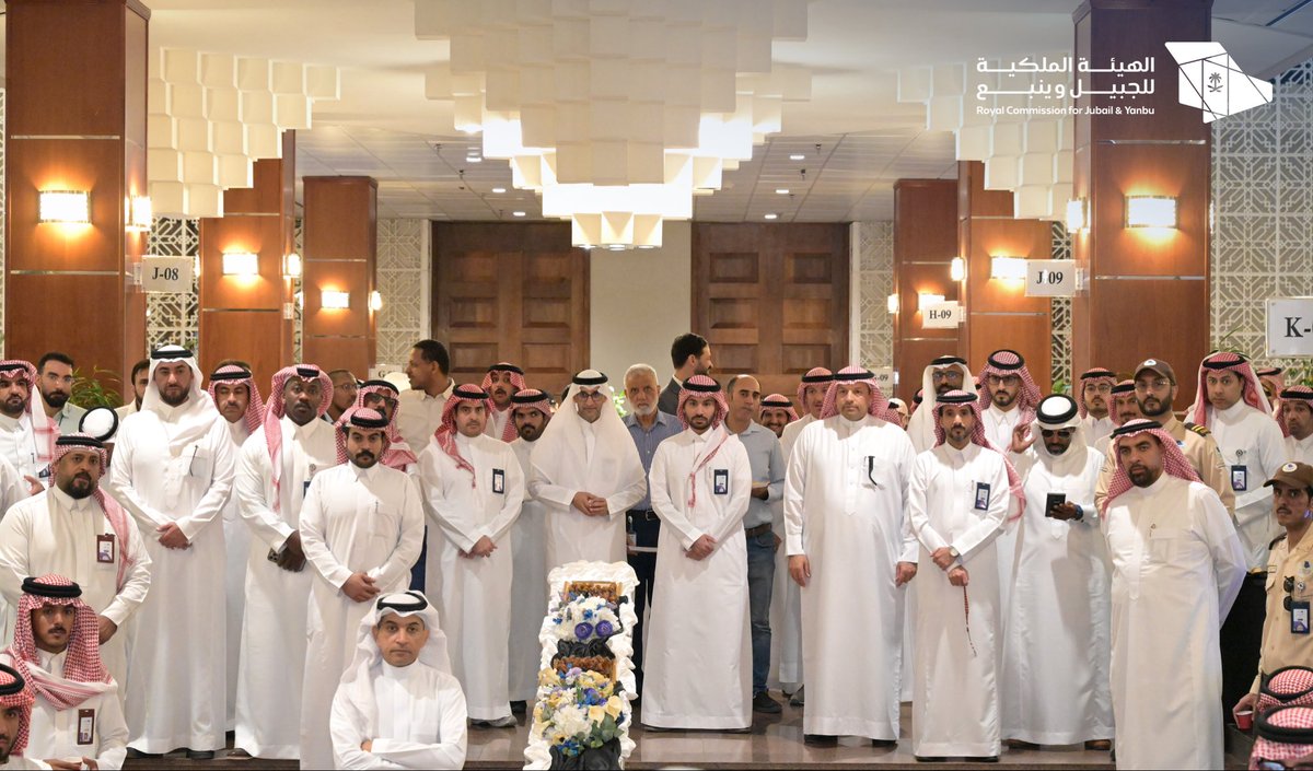 RCJY_Jubail's tweet photo. بحضور الرئيس التنفيذي 
م. محمود الذيب @_maltheeb 
أقامت #الهيئة_الملكية_بالجبيل لقاء المعايدة لمنسوبيها بمناسبة عيد الأضحى المبارك، وسط أجواء أخوية مفعمة بالبهجة والسرور، تبادل فيها الجميع التهاني والتبريكات بهذه المناسبة العزيزة.

#صناعة_وحياة https://t.co/gY7v7zIYEQ