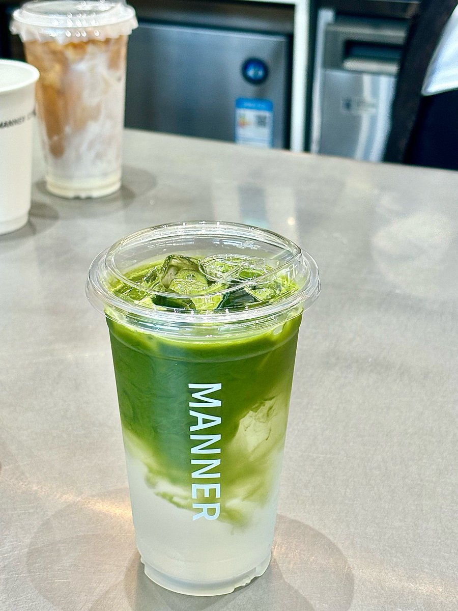 luanvan2011's tweet photo. Perfect iced matcha latte in 2 mins: Whisk 1 tsp matcha + 30ml warm water until smooth, add 200ml ice-cold oat milk, done! https://t.co/zqB9Wz9pQi