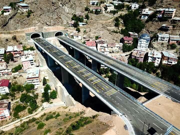 Dr_K_Aydin's tweet photo. Sayın bakanım @a_uraloglu Gümüşhane yollarını halı gibi, tünelleri evimizin salonu gibi yaptınız Allah razı olsun sizden ve cumhurbaşkanımızdan. Fotoğrafları görünce çok gidesimiz geliyor Ziganaya, ama Ağustos ayı yıllık iznimizi bekleyeceğiz mecburen https://t.co/QaGgMRG0g0