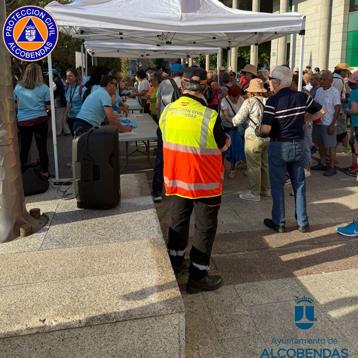 Alcobendas_Prot's tweet photo. 🚑 Seguimos desplegados durante esta intensa jornada.
Nuestros voluntarios prestan servicio en la Marcha de los Mayores y en la jornada de clausura de la Climbing World Cup, trabajando para garantizar la seguridad de todos los participantes y asistentes.
#SomosParteDeTi https://t.co/HWHf7IjXtt