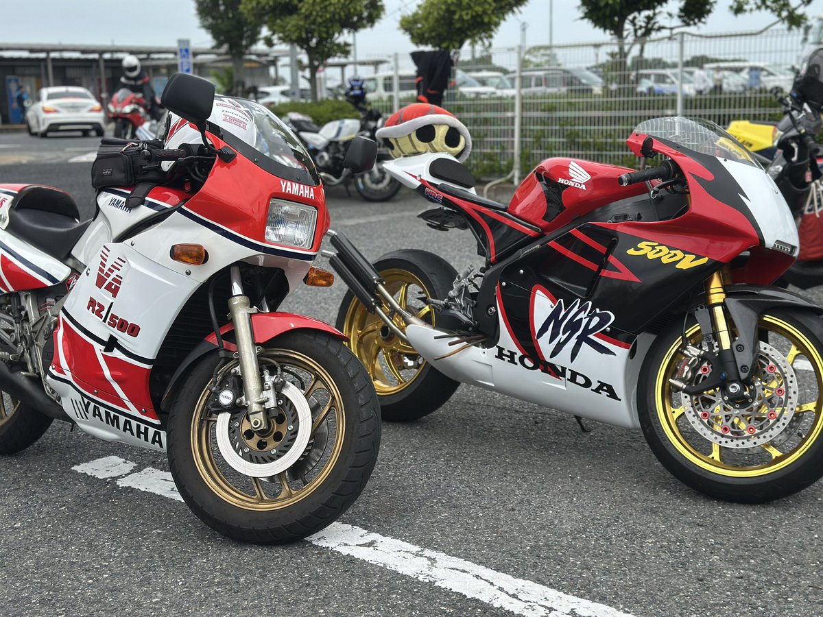 100_NSR's tweet photo. ヤマハvsホンダ　狂気の2st 500cc⁉︎

RZ500  V4  、NSR 500Vあなたはどっち派？

#NSR250R https://t.co/rPZMMyRGvj