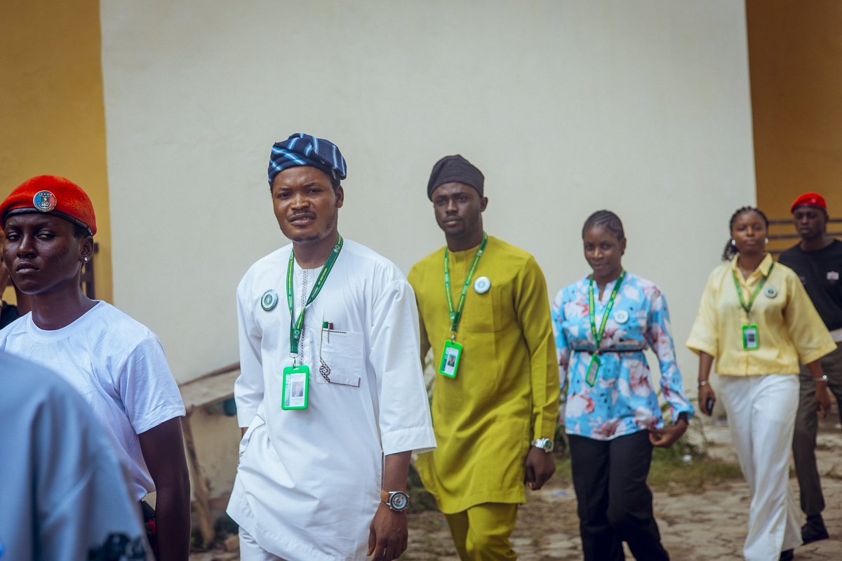 Iyanu_oluwa1010's tweet photo. Rewind to last Saturday: Highlights from the 3rd Business Sitting 📸⚖️
Students representation in action.
We Legislate. We serve. We deliver! 💪
#FUOYESUSC #StudentLeadership https://t.co/xr6DFaKiyF