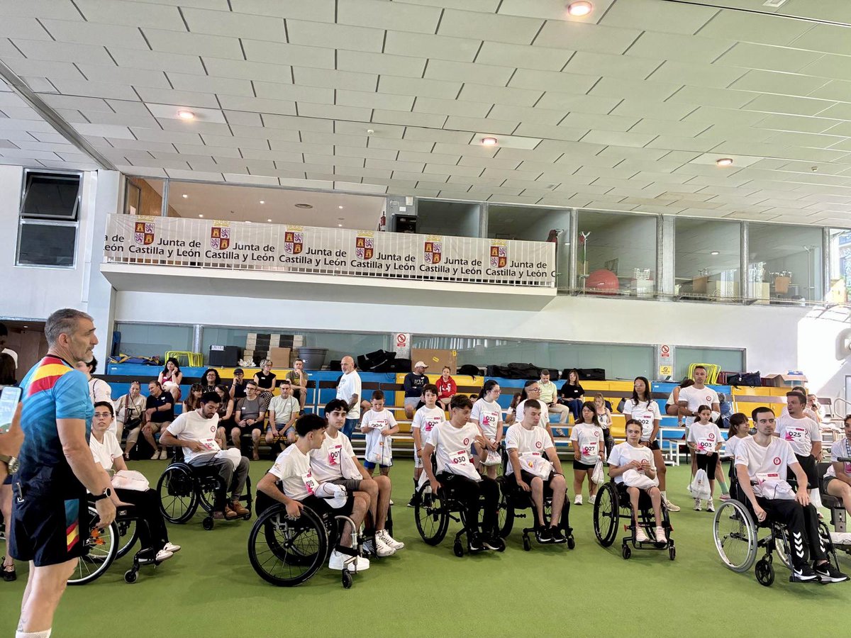 PPAytoVLL's tweet photo. 🔵 Valladolid vuelve a demostrar que el deporte es una herramienta de inclusión y oportunidades. El concejal @pellitero ha asistido hoy al Draft Paralímpico, una iniciativa que ayuda a jóvenes con distintas capacidades a descubrir el deporte que mejor se adapta a su talento. https://t.co/MtJHYLeFqC