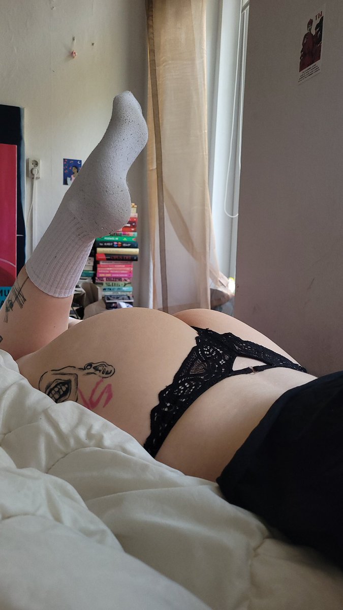 BanSheeXof's tweet photo. Ass or feet? 🤔���
<3 = ass 
Rt  = feet
Com = both 
#BanShee #nsfw #nsfwtwt #nsfwacc #onlyfans #ass #booty #feet #foot #feetfetısh #adult #creator #intimacy #alt #amature #moots #hot https://t.co/oZJ8JypYPW