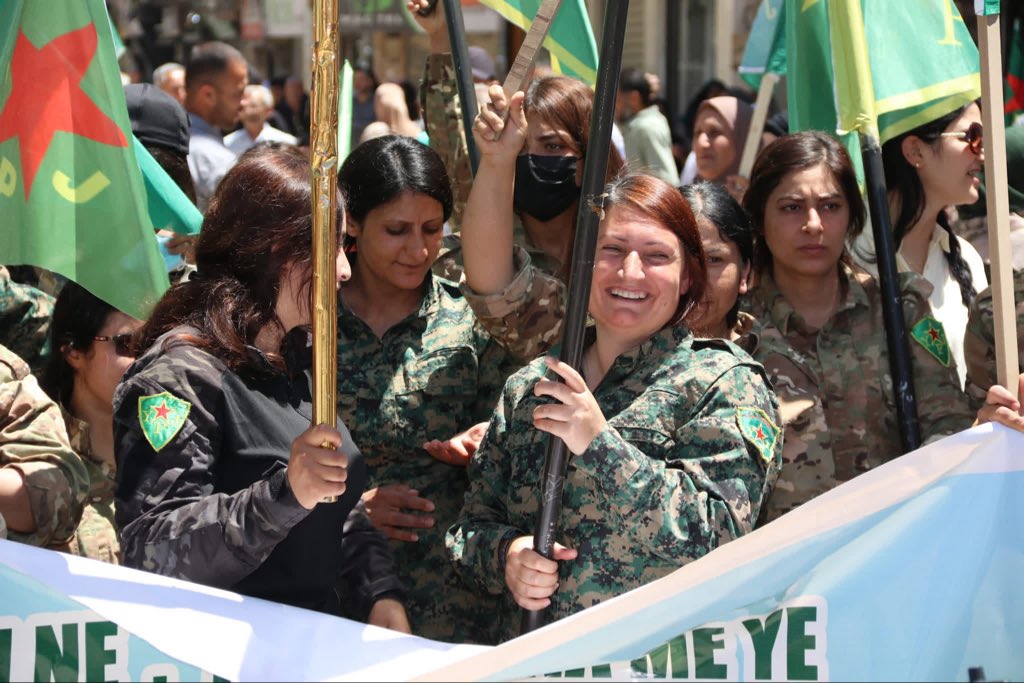 starrcongress's tweet photo. A mass march was held today in Qamishlo in support of the YPJ and demands for their official recognition as a key force for women’s protection. Speakers stressed that any system denying women’s existence cannot represent them and welcomed European women’s solidarity. https://t.co/cUiYogvGTg