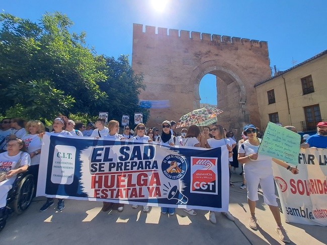 IndeGranada's tweet photo. Trabajadoras del Servicio de Ayuda a Domicilio se movilizan contra la precariedad

La protesta, llevada a cabo en toda Andalucía, reivindica que este servicio esencial sea público y no esté, como en la mayoría de municipios, en manos de empresas privadas👇
https://t.co/KRP13wfbmw https://t.co/hEAjkgU1dY