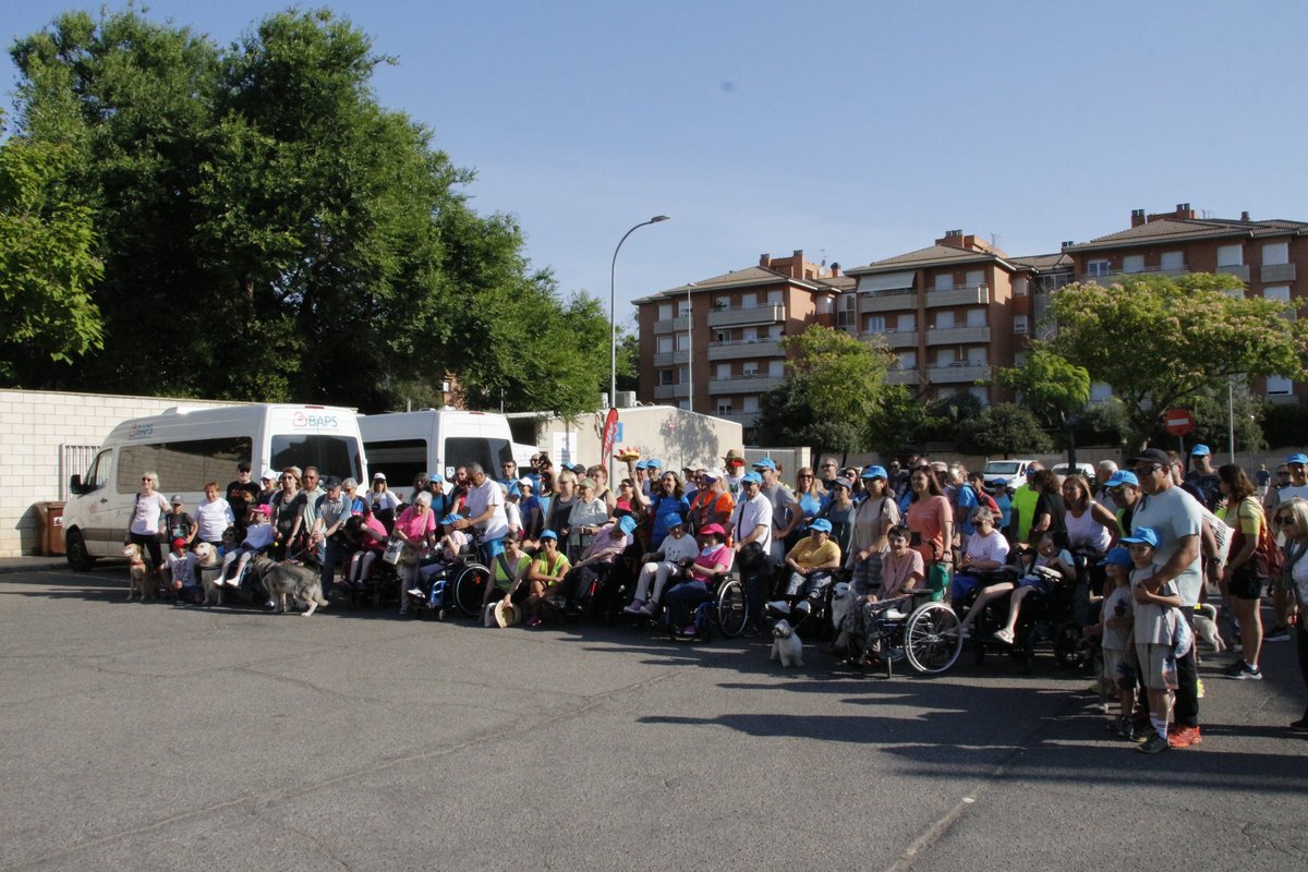 VeteriLleida's tweet photo. La 4a Caminada amb Mascotes de Lleida ha tornat a ser una jornada plena de solidaritat, convivència i compromís amb la tinença responsable. 🐾
Des del COVLL estem molt contents d’haver-hi participat i col·laborat un any més en una iniciativa tan especial.
Felicitats a AREMI💚 https://t.co/NH6FKuCUZP
