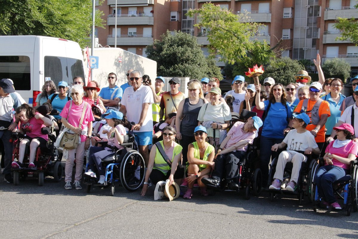 VeteriLleida's tweet photo. La 4a Caminada amb Mascotes de Lleida ha tornat a ser una jornada plena de solidaritat, convivència i compromís amb la tinença responsable. 🐾
Des del COVLL estem molt contents d’haver-hi participat i col·laborat un any més en una iniciativa tan especial.
Felicitats a AREMI💚 https://t.co/NH6FKuCUZP