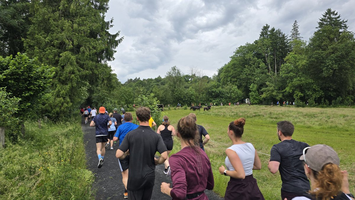 BerkeleySqB's tweet photo. Brunnenfestlauf (Spring Festival Run) Oberursel (21k/13mi) was great fun just now, despite thunderstorms earlier. (S) https://t.co/IXz2fKNoVF