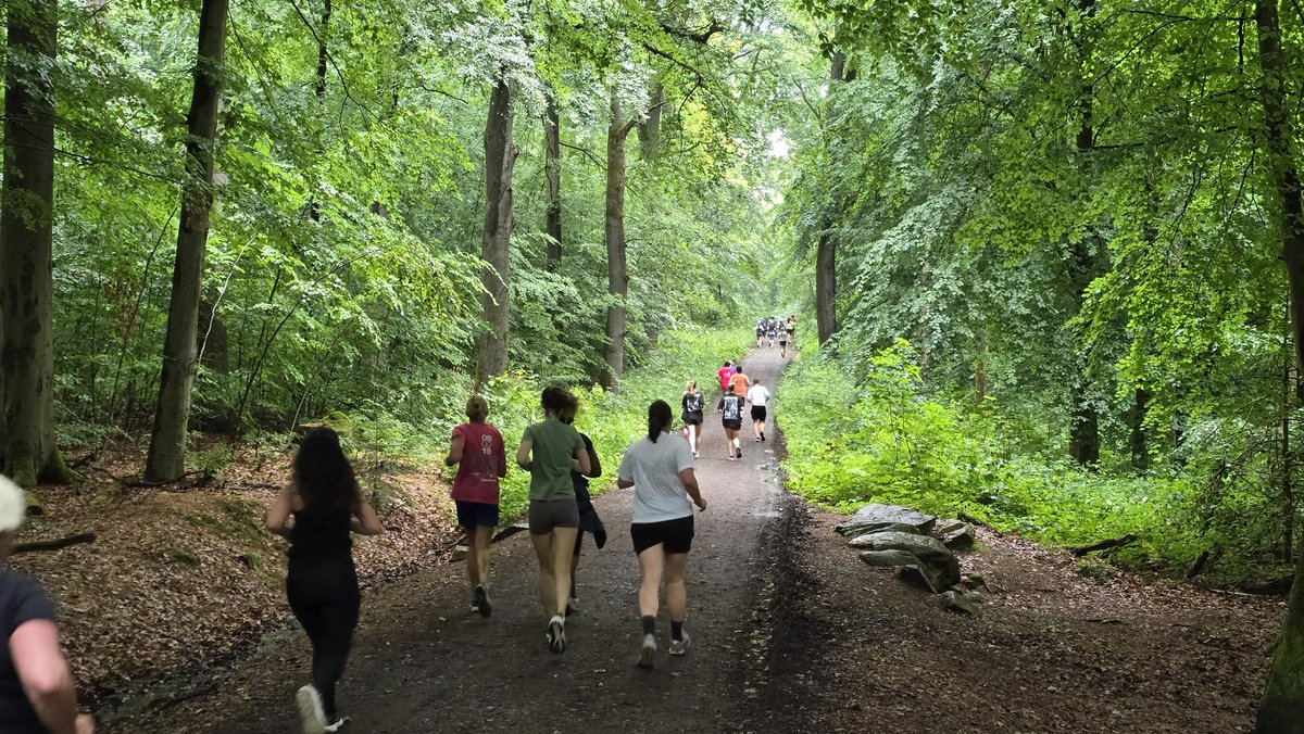 BerkeleySqB's tweet photo. Brunnenfestlauf (Spring Festival Run) Oberursel (21k/13mi) was great fun just now, despite thunderstorms earlier. (S) https://t.co/IXz2fKNoVF