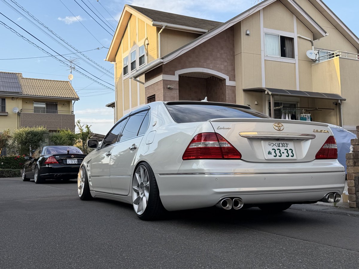 20aVg's tweet photo. 難しい先輩の家行って難しいチューナーベンツの話してきた
相変わらずセルシオはカッコいい

全部が難しくて気づいたら19時前になってたので解散
日が長いと時間の感覚バグる笑 https://t.co/h6xWv4ABDR