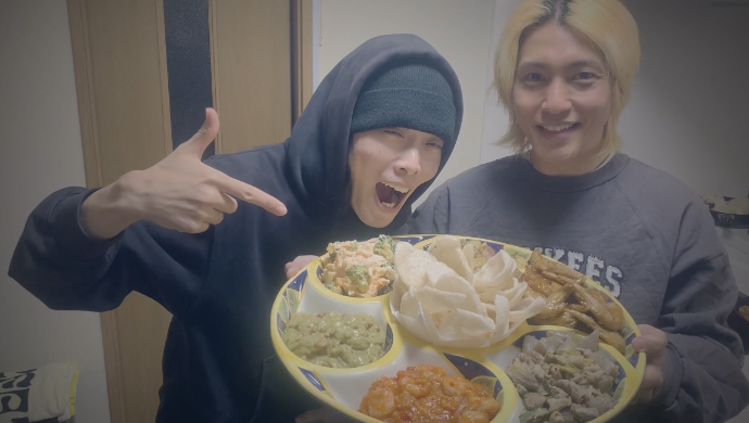 otomusha_info's tweet photo. 【Documentary】
┈┈┈┈┈┈┈
オトむしゃ公式YouTubeにて
「# episode36  バンドメンバーの誕生日を祝った!!!」
公開しました🎬
┈┈┈┈┈┈┈
▶ ご視聴はこちら
↓↓↓↓↓↓↓↓↓↓↓↓↓↓↓↓
https://t.co/6qj710VNrt https://t.co/bkn6yfawJT