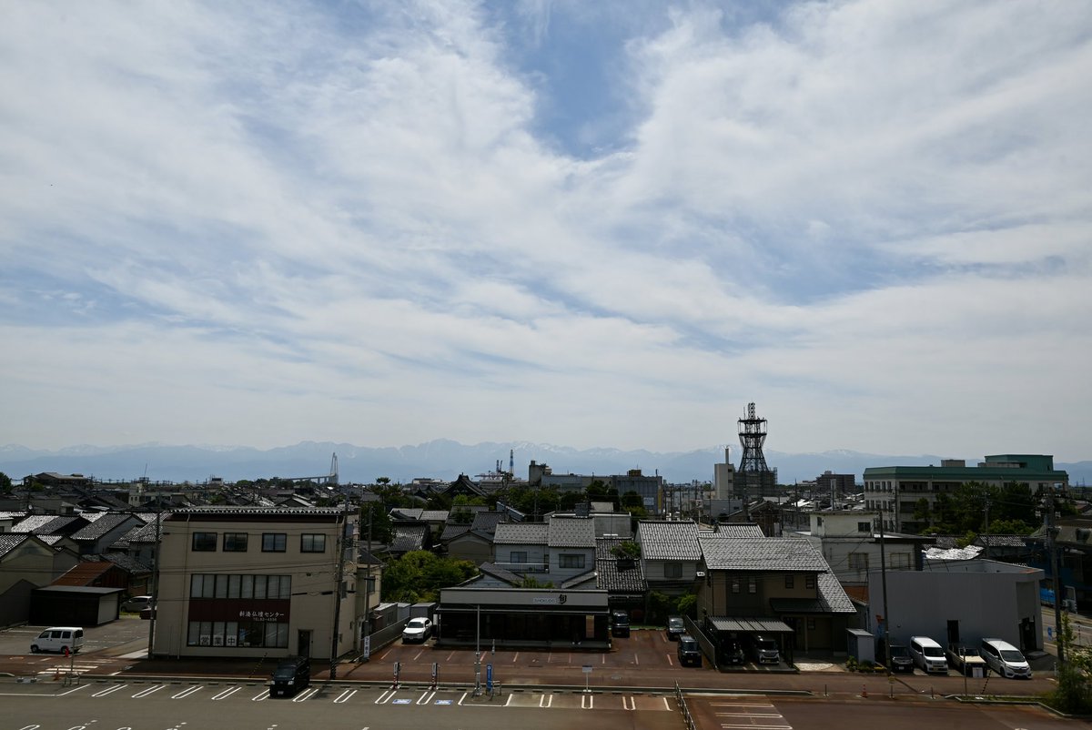 towerup_tw's tweet photo. クロスベイ新湊 屋上テラスに行ってきた。
高さはないけど周囲にも高い建物はないから海と山に囲まれた街が見渡せる。 https://t.co/eMwpBGPxUb