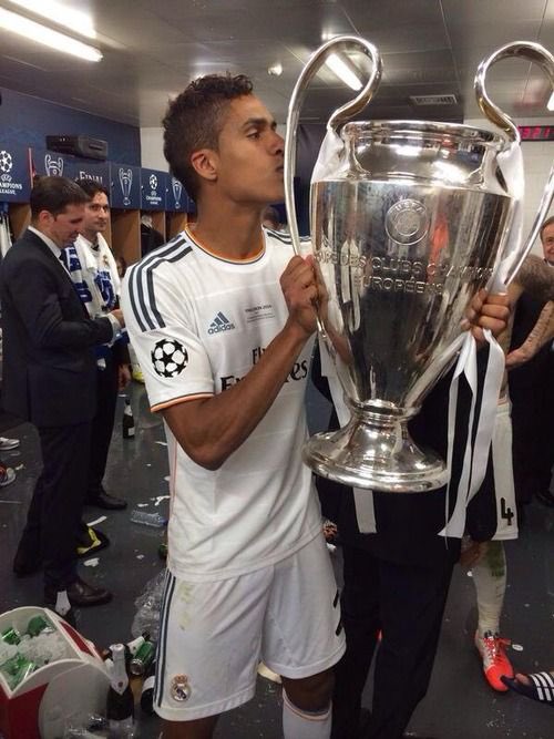 UtdKev08's tweet photo. Gabriel at 21.                       Varane at 21. https://t.co/DOyPS6MHYq