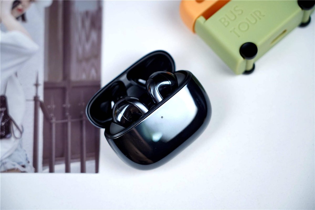 Madara93135434's tweet photo. Just unboxed my new wireless earbuds  Perfect for work calls and morning runs – game changer! https://t.co/5HEtMQWtkp