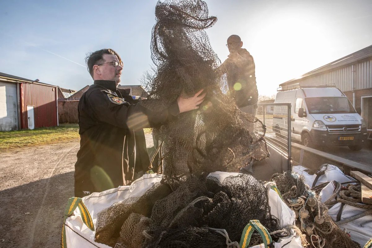 indigonl's tweet photo. Since the start of the full-scale invasion, NGO Life Guardians 🇳🇱 has delivered a massive number of anti-drone nets to Ukraine.🇺🇦 

The nets are donated - mostly strong fishing nets. Their delivery depends entirely on donors who help fund the transport.

I know @DutchCossack personally. He works full-time for Ukraine, not just on the nets.

The more transport runs we can finance, the more nets can reach the front lines and save lives.

Details are in the tweet below. Please help if you can.