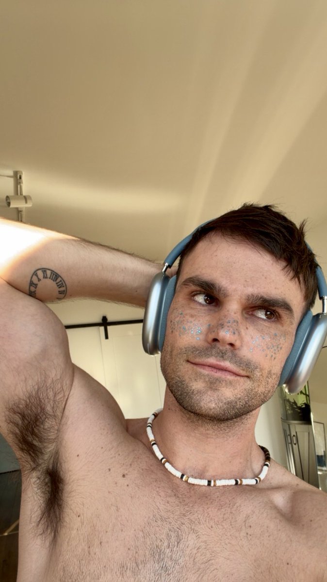 Lukasm355's tweet photo. Glitter matching the headphones? 
For Project Glow?
Absolutely 😎🪩 https://t.co/1HzwE5HPS9