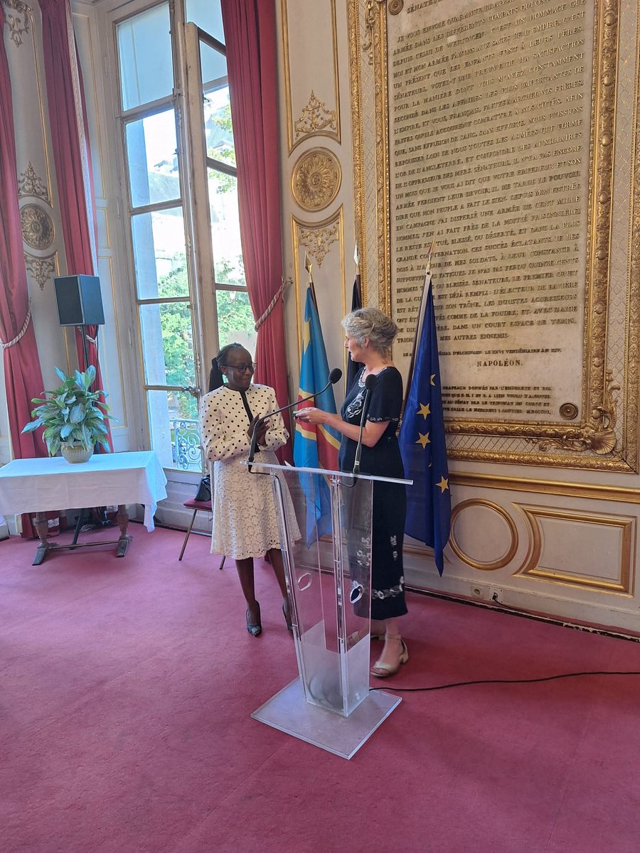 Kis24Info's tweet photo. Droits des femmes en RDC : Anny Modi @annytenga décorée par le Sénat français 
➡️https://t.co/urDCxumggw https://t.co/qkMvidZmsE