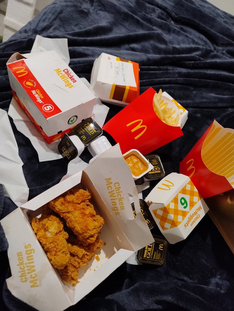 alexagulay's tweet photo. Early Midnight snack 😅 https://t.co/CP00DO1HEF