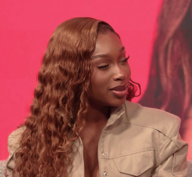 adoreFLO's tweet photo. This hairstyle was EVERYTHING https://t.co/QuKuSsoFPW