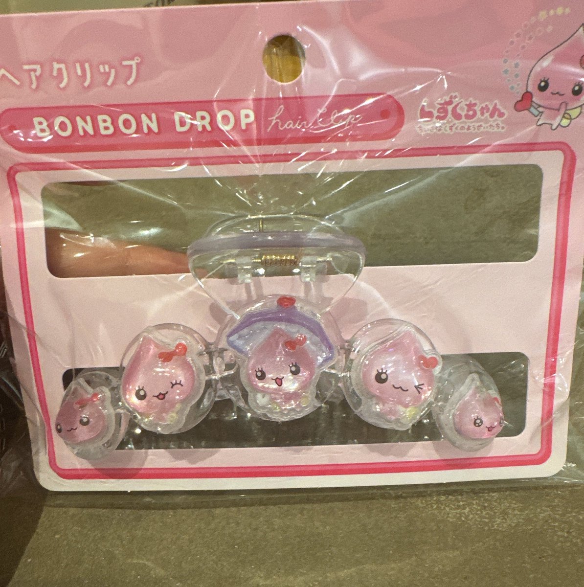 batumarukun41's tweet photo. 今日しずくちゃんのpopupへ行ってきた🥹💕全部可愛くて買うの迷って迷って厳選した>< ハニーちゃんのクローバーが可愛くてついつい🍀 ボンドロもかなり在庫があってゆっくり選んで買えて幸せな空間でした💧 それにまさかのコジコジのボンドロも！普通にボンドロ売られてるの見るの何年ぶりだろうか.. https://t.co/iuUXk1Obl5
