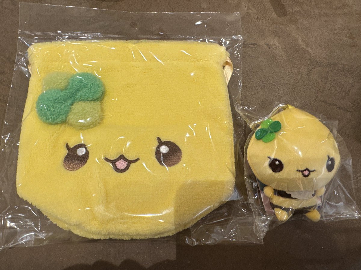 batumarukun41's tweet photo. 今日しずくちゃんのpopupへ行ってきた🥹💕全部可愛くて買うの迷って迷って厳選した>< ハニーちゃんのクローバーが可愛くてついつい🍀 ボンドロもかなり在庫があってゆっくり選んで買えて幸せな空間でした💧 それにまさかのコジコジのボンドロも！普通にボンドロ売られてるの見るの何年ぶりだろうか.. https://t.co/iuUXk1Obl5