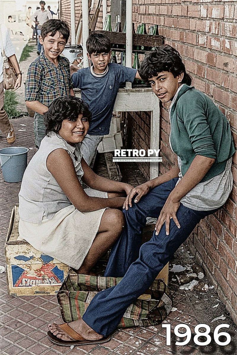 ReloadedRetropy's tweet photo. Niños trabajdores del Mercado de Abasto. https://t.co/V2WvGZpcOV