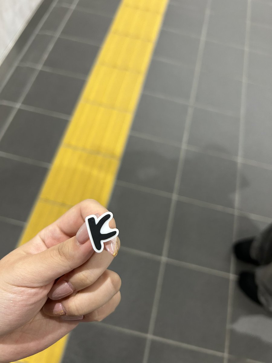 papapaparapper's tweet photo. &amp;TEAM 愛知 名古屋 BLAZE THE WAY BTW 260531 落し物 デコパーツ ケイ Kくん

IGアリーナから名城公園駅へ向かう通路にKくんの名前デコパーツが1つ落ちてました😭
Kペンの方、1度ご自身のデコパーツ確認してみてください😭 https://t.co/BatMXyKeim