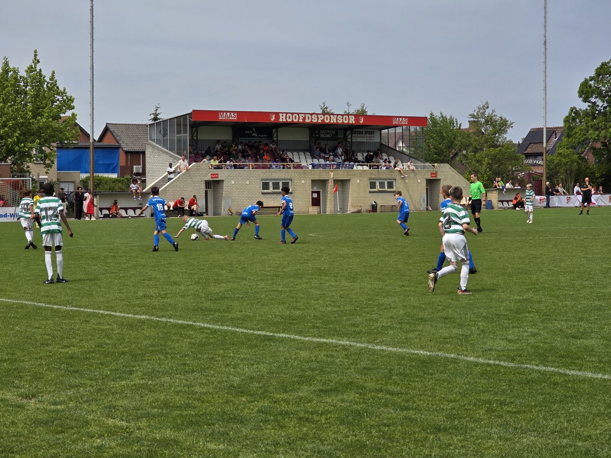 FletcherFootbal's tweet photo. Dit weekend wordt de 10e editie van het RKSV Rood-Wit 𝐔𝟏𝟎 𝐓𝐨𝐮𝐫𝐧𝐚𝐦𝐞𝐧𝐭 @RKSVRoodWitW gehouden ⚽

Wij bedanken Orange Veins en de teams voor het verblijf in onze Fletcher Hotels!

#toernooi #tournament #roodwit #willebrord #stwillebrord #football #soccer https://t.co/g7RDbnqEhn
