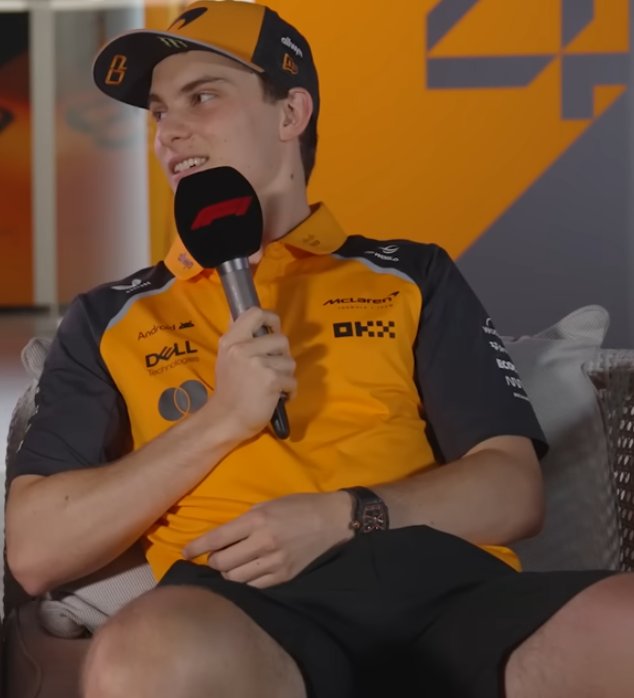 callmeconsonant's tweet photo. Oscbulge thread 🧵 
Made with the few pictures of it I managed to find, donations will be greatly appreciated 🤭 https://t.co/JWSiOWhxR4